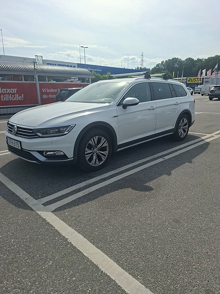 Volkswagen Passat Alltrack 4 of 6