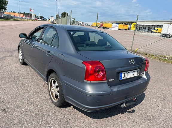 Toyota Avensis 3 of 6