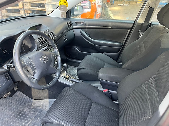 Toyota Avensis 5 of 6