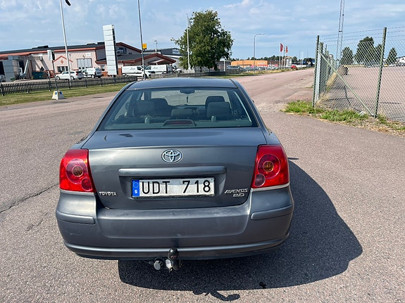 Toyota Avensis 4 of 6