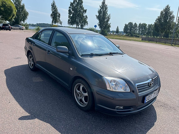 Toyota Avensis 2 of 6