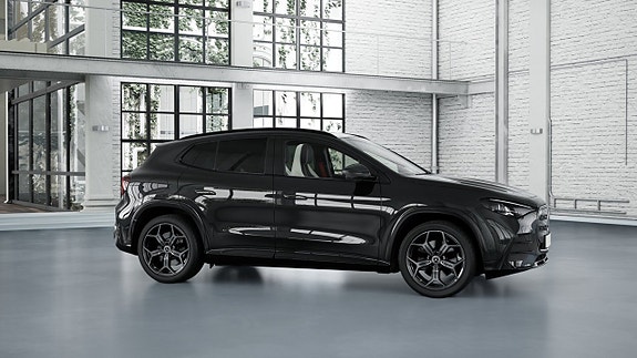 Mercedes-Benz GLA250 4 of 14