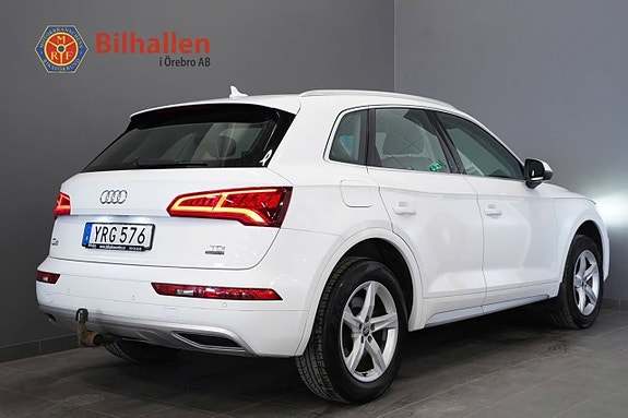 Audi Q5 2 of 12