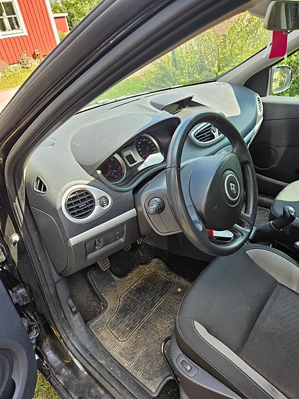 Renault Clio 3 of 5