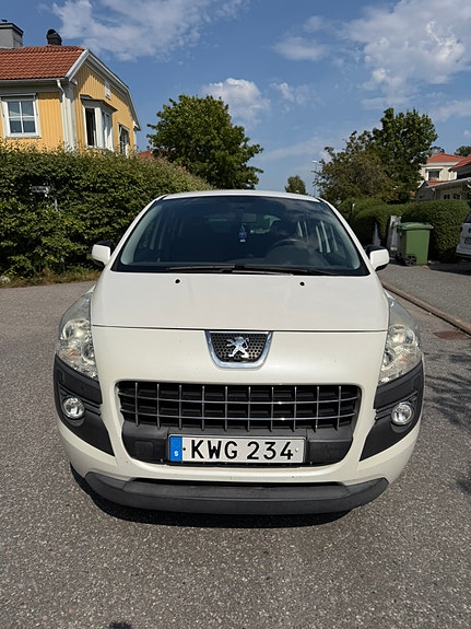 Peugeot 3008 2 of 11