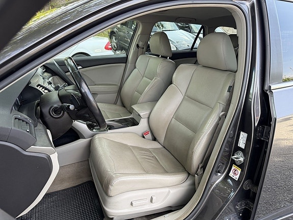 Honda Accord 15 of 26
