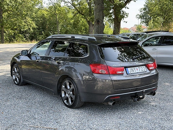 Honda Accord 3 of 26