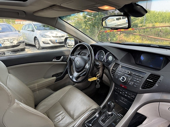 Honda Accord 11 of 26