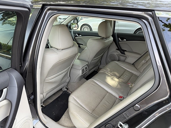 Honda Accord 18 of 26