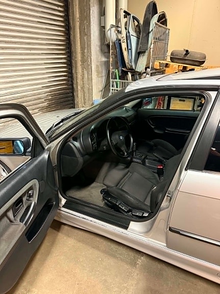 BMW 325i 4 of 4