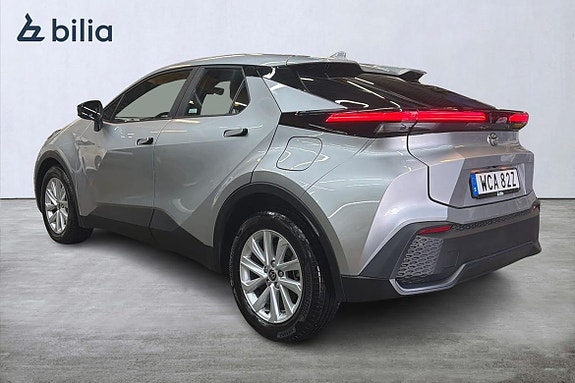 Toyota C-HR 2 of 21
