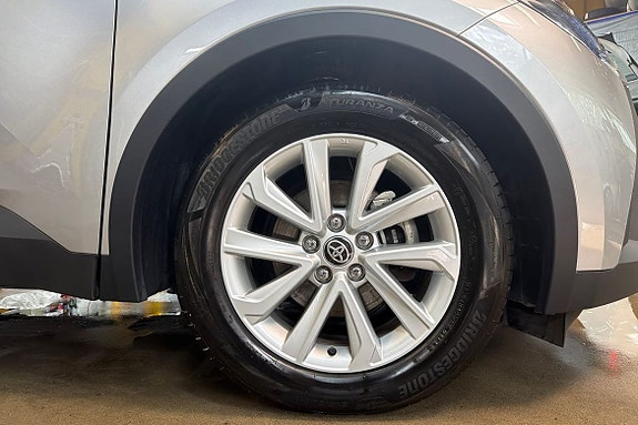 Toyota C-HR 17 of 21