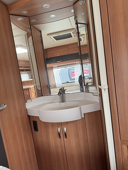Hobby 560 CFE DE LUXE 9 of 13