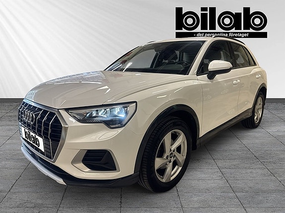 Audi Q3 2 of 9