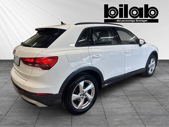 Audi Q3 4 of 9