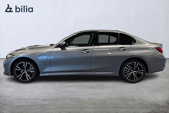 BMW 330e 3 of 18
