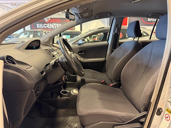 Toyota Yaris 12 of 24