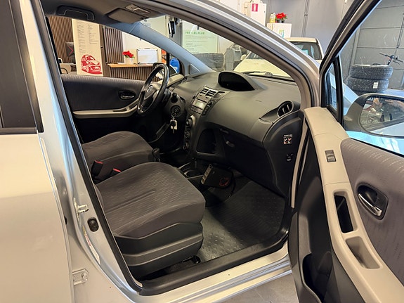 Toyota Yaris 18 of 24