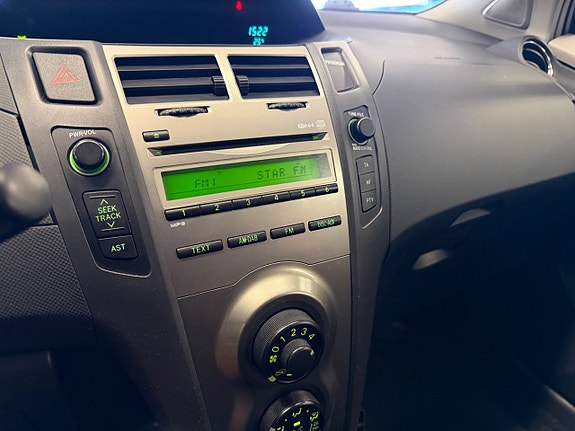 Toyota Yaris 14 of 24