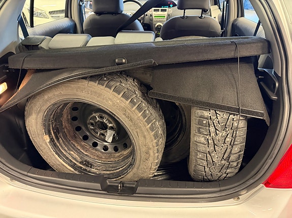 Toyota Yaris 24 of 24