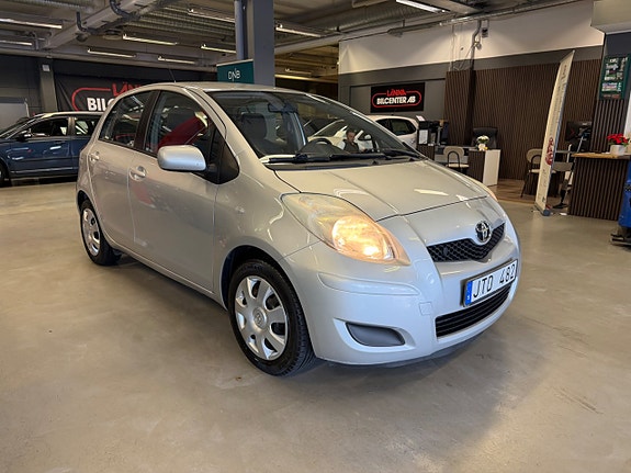 Toyota Yaris 3 of 24