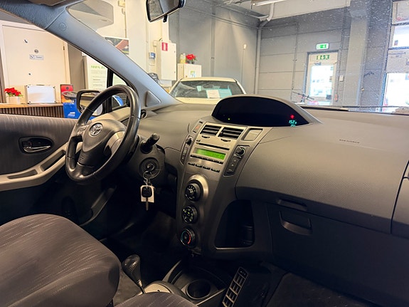 Toyota Yaris 21 of 24