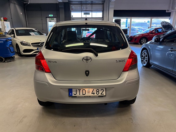 Toyota Yaris 6 of 24