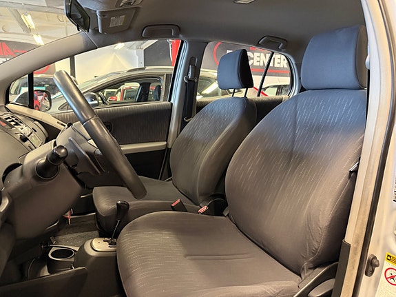 Toyota Yaris 17 of 24