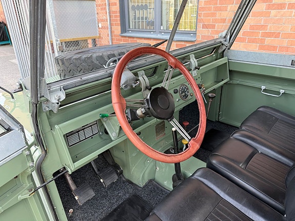 Land Rover Series 26 of 30
