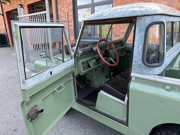 Land Rover Series 27 of 30