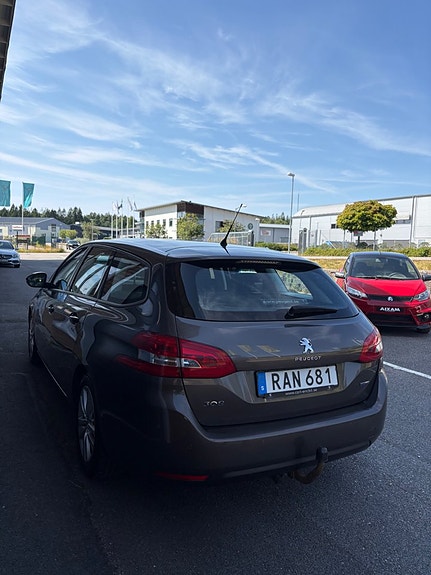 Peugeot 308 SW 4 of 8