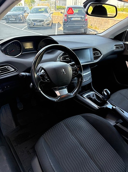 Peugeot 308 SW 6 of 8