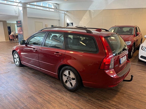 Volvo V50 2 of 16