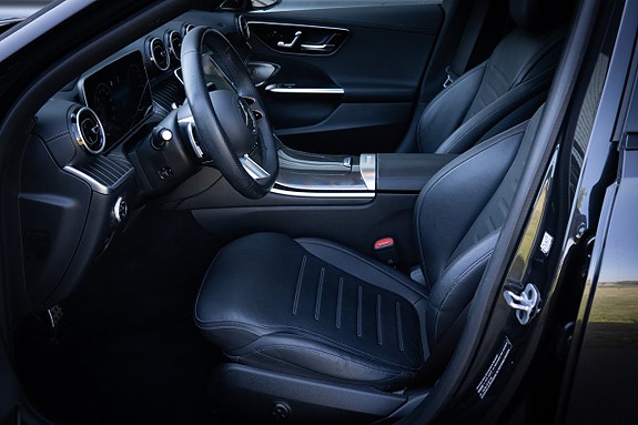 Mercedes-Benz C300 10 of 25