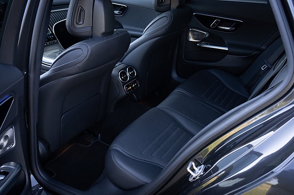 Mercedes-Benz C300 11 of 25