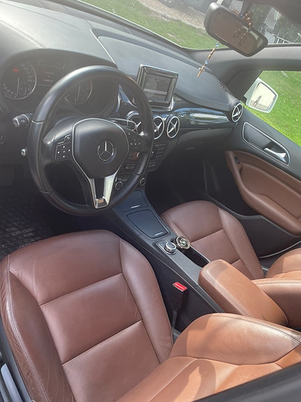 Mercedes-Benz B200 4 of 4