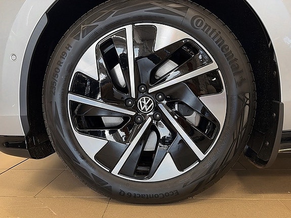Volkswagen ID.7 8 of 12