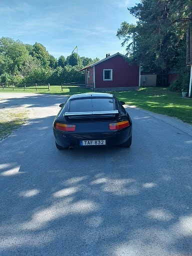 Porsche 928 4 of 6