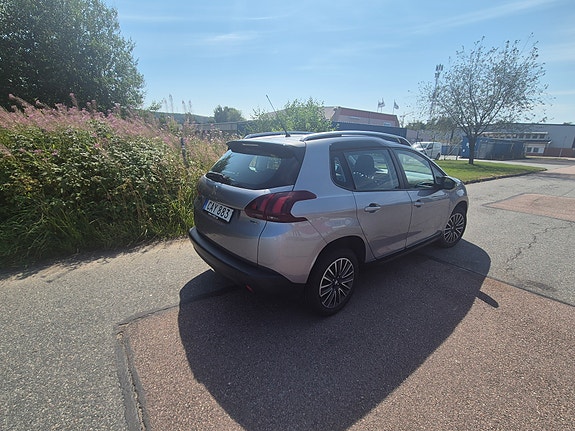 Peugeot 2008 2 of 6