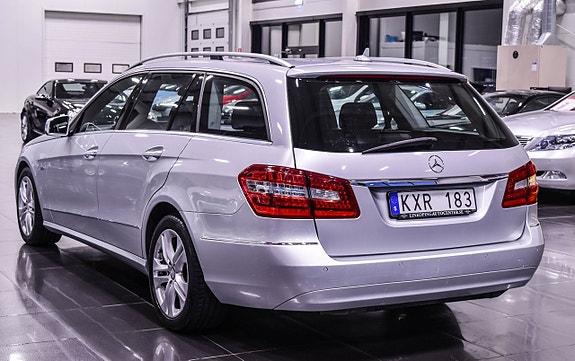 Mercedes-Benz E220 11 of 19