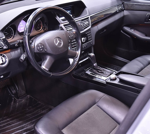 Mercedes-Benz E220 14 of 19
