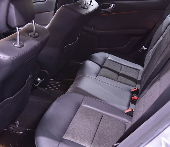 Mercedes-Benz E220 17 of 19