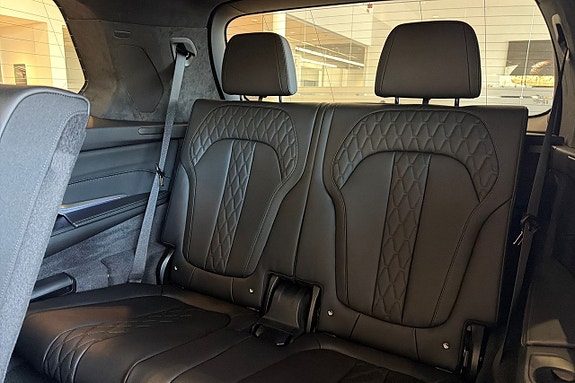 BMW X7 13 of 20