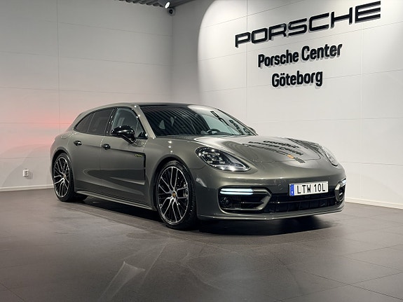 Porsche Panamera 4 2 of 27