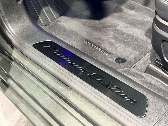 Porsche Panamera 4 14 of 27