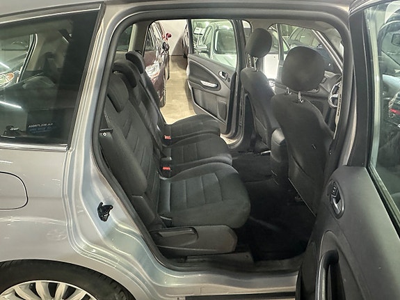 Ford S-MAX 10 of 28