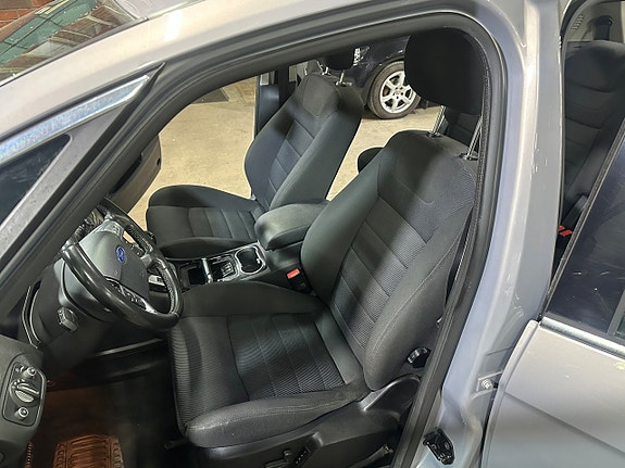 Ford S-MAX 8 of 28