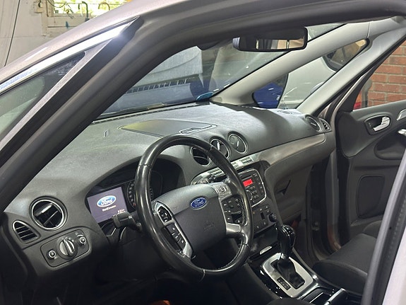 Ford S-MAX 9 of 28