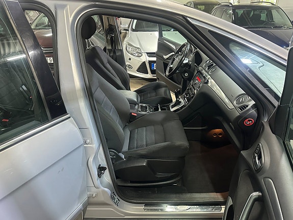 Ford S-MAX 7 of 28