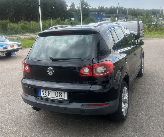 Volkswagen Tiguan 4 of 6